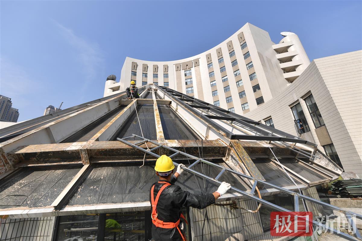 24米高空作業忙,武漢圖書館錐形玻璃頂即將煥新