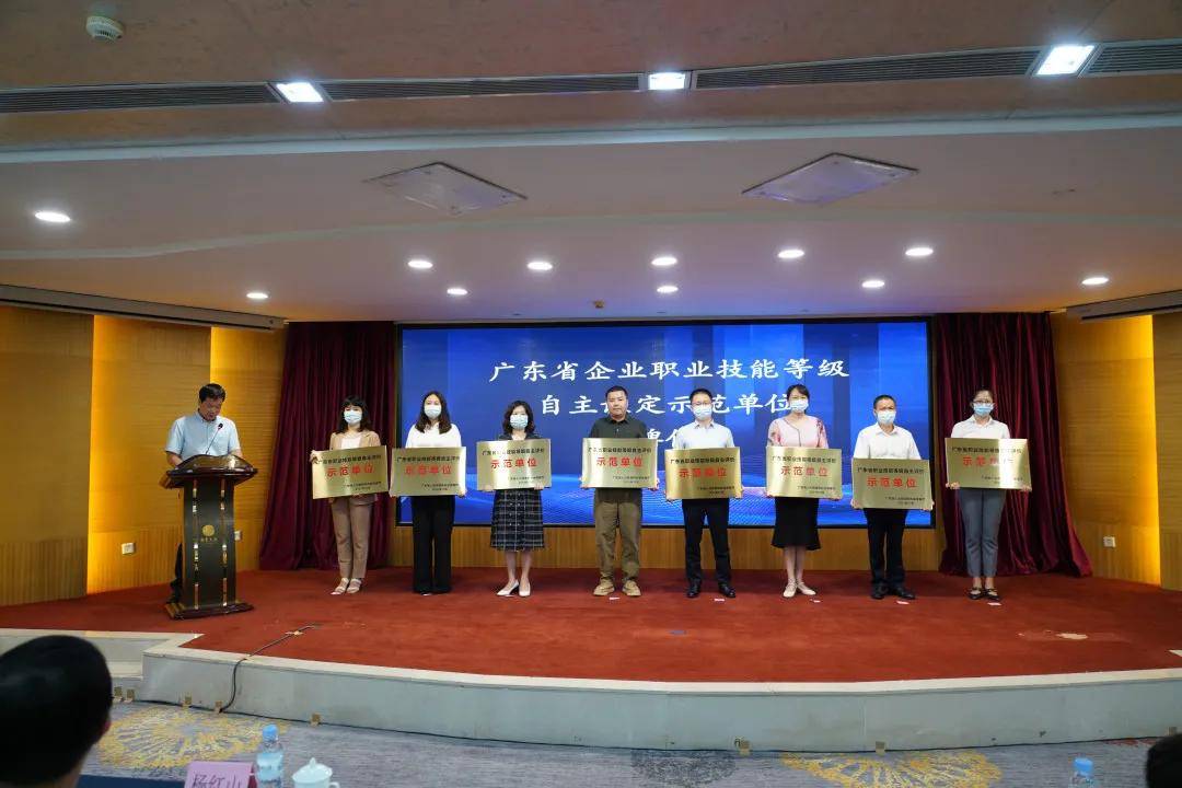 it技術(shù)團(tuán)隊(duì)工作氛圍_it技術(shù)宅技術(shù)_it技術(shù)工程師